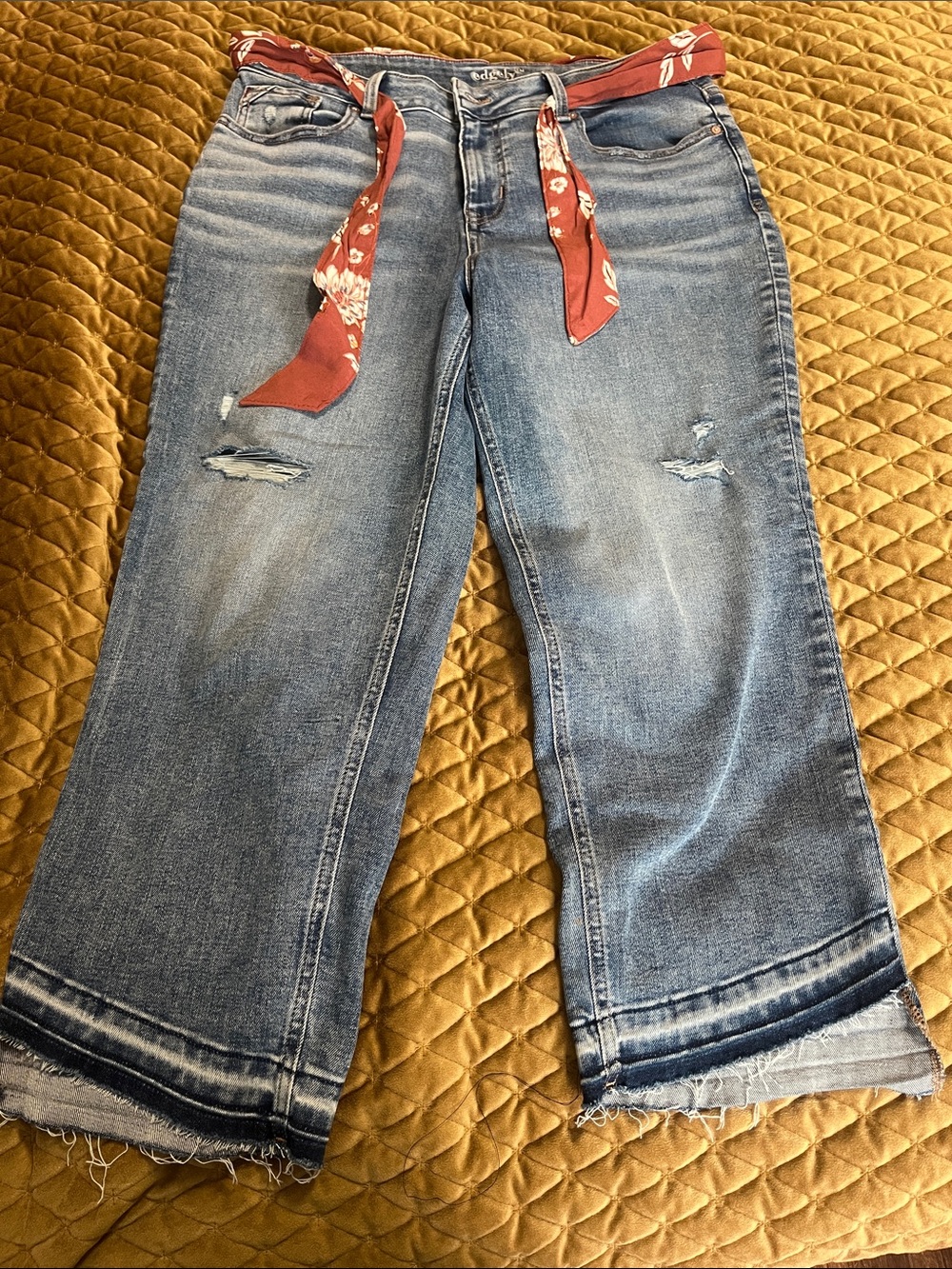 Edgely Women’s Blue Distressed Wide-Leg Crop Jeans